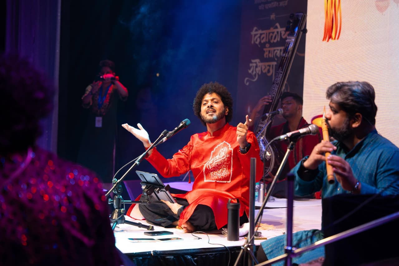 Mahesh Kale Sets the Royal Opera House Aglow with Divine Diwali Melodies