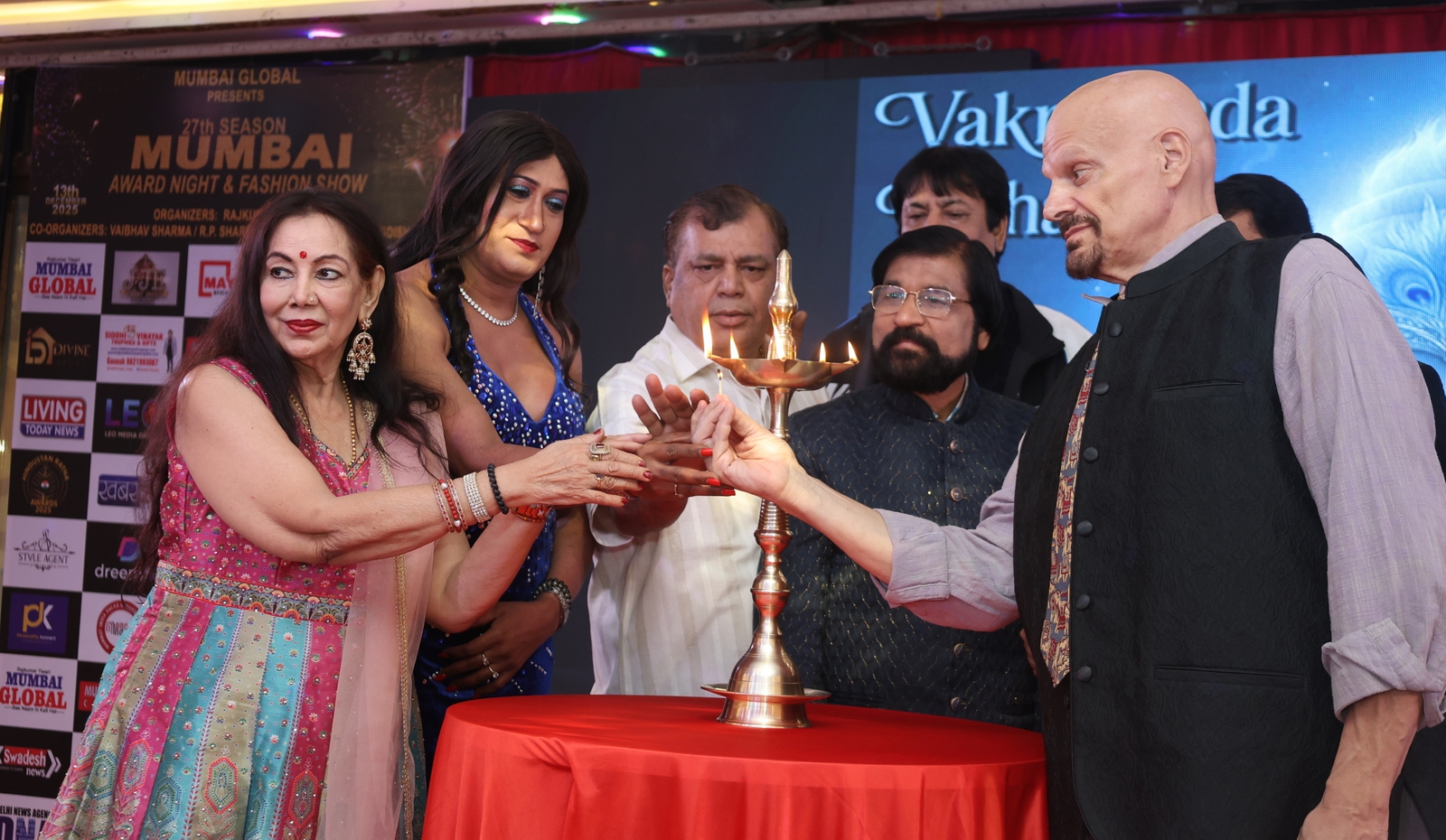 Alka Bhatnagar was honored with the Hindustan Ratna at a grand ceremony in Mumbai.