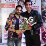 Celebrity Talk show host Karan Singh Chhabra is privileged to Felicitated by Bollywood star and philanthropist Sonu Sood at an evening soirée.
