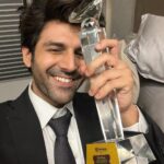 Kartik Aaryan bags 'Best Actor' award for Dhamaka, says, "Honored and Grateful"!