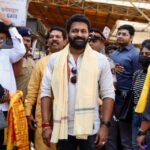 Ahead of Kantara's massive success, Rishab Shetty seeks blessings at Siddhivinayak Temple