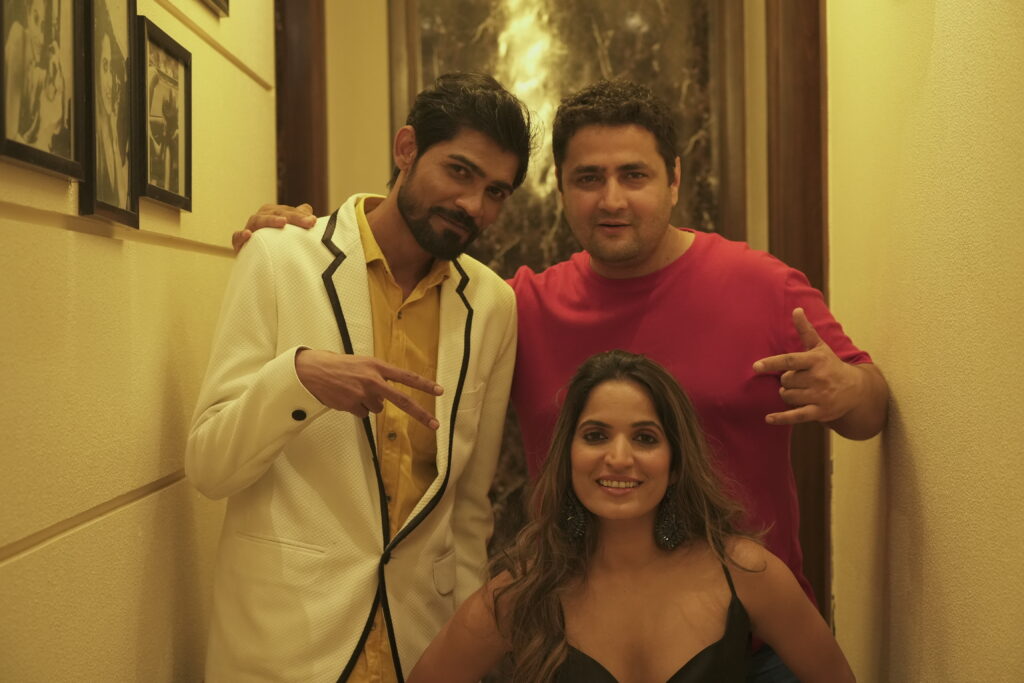 Snowfall releasing on Dec 25 featuring Qaseem Haider Qaseem, Piyu Chouhan is directed by Dinesh Soi. 6 DSC05835