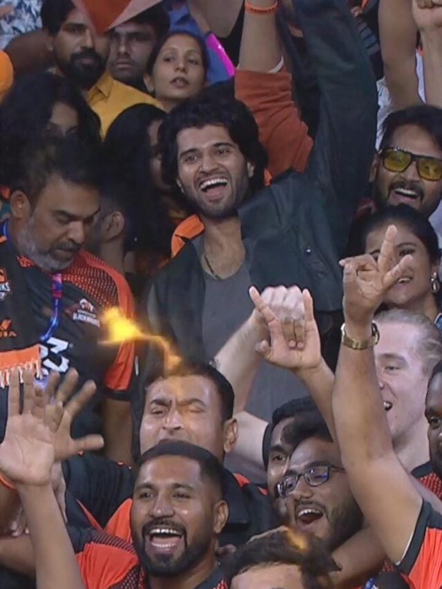 Here's how Vijay Deverakonda cheering for his team, Hyderabad Black Hawks for the next match after the consecutive wins