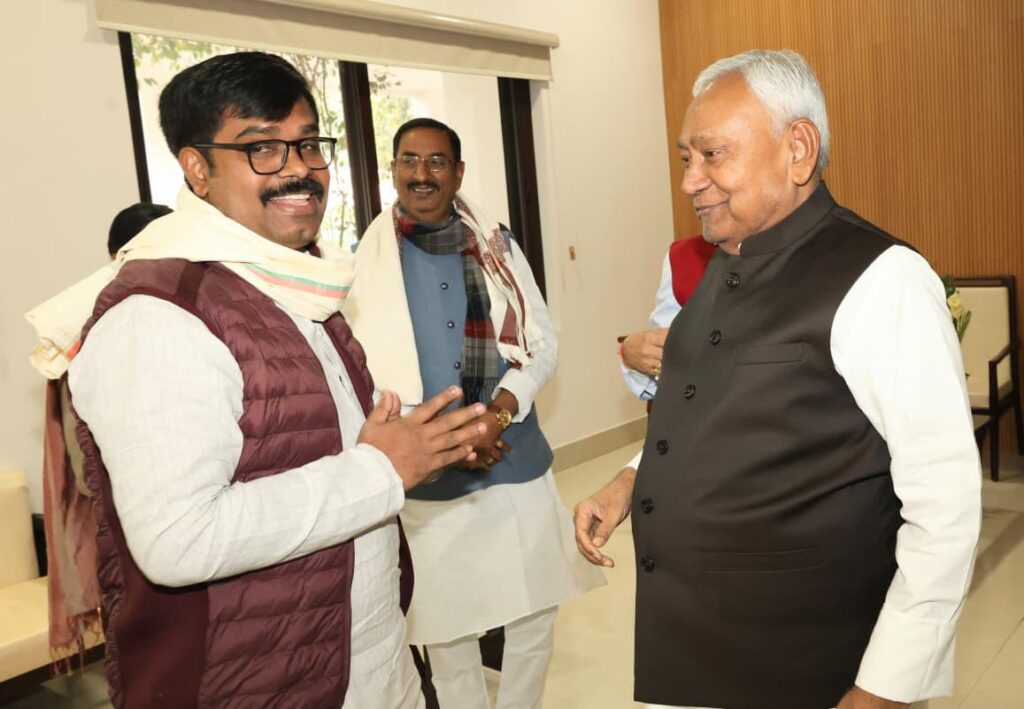 JDU leader Dheeraj Singh Kushwaha meets Chief Minister Nitish Kumar 2 WhatsApp Image 2025 11 30 at 21.18.26 dd74026a