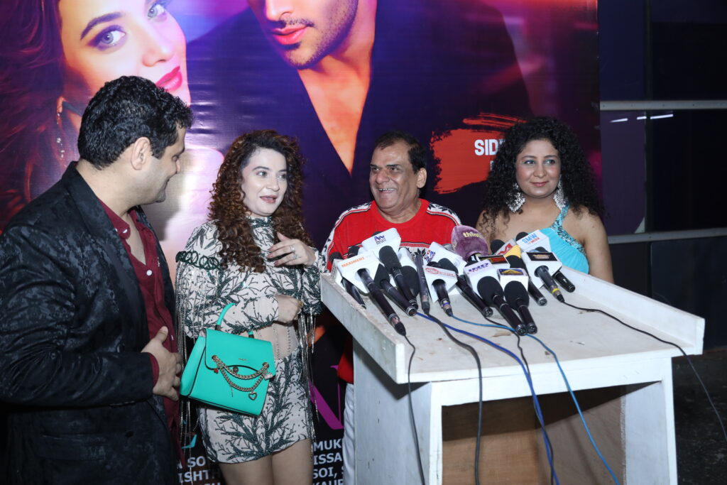 'Eyeliner’ starring Vani Vashishthh & Siddhant Issar, directed by Dinesh Soi, proves a big hit 2 Pic 10